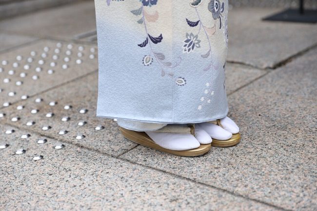 Tất Tabi sử dụng khi mặc kimono