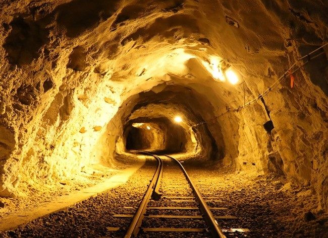 Băng qua đường hầm để biết các kỹ sư đã vất vả thế nào để xây dựng các tuyến đường nối đập Kurobe