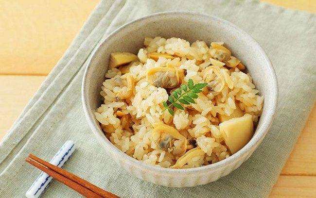Cơm nấu nghêu asari
