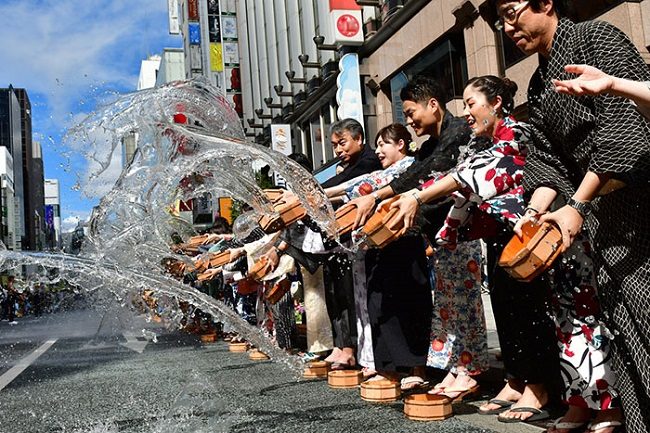 Phong tục Uchimizu tổ chức tại Tokyo