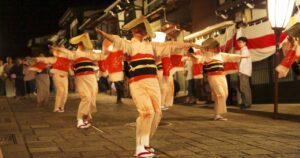 Huyền ảo và mê đắm lễ hội múa Owara Kaze no Bon tại Toyama