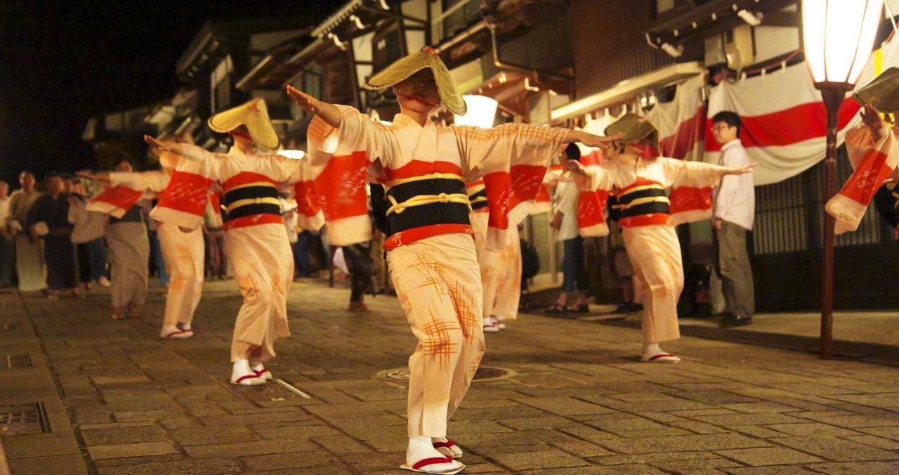 Huyền ảo và mê đắm lễ hội múa Owara Kaze no Bon tại Toyama