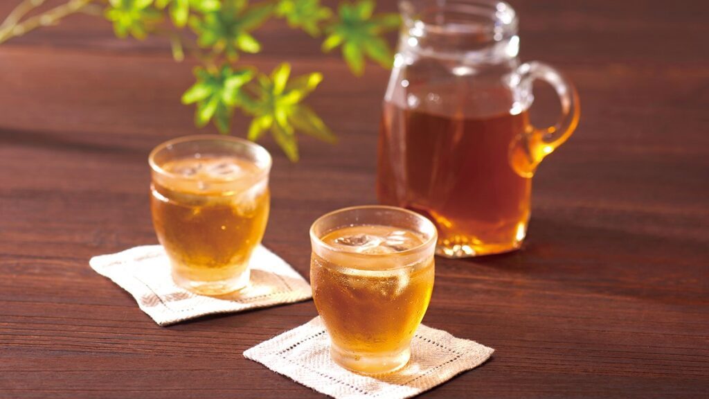 Vì sao trà lúa mạch phục vụ miễn phí tại các quán ăn Nhật
