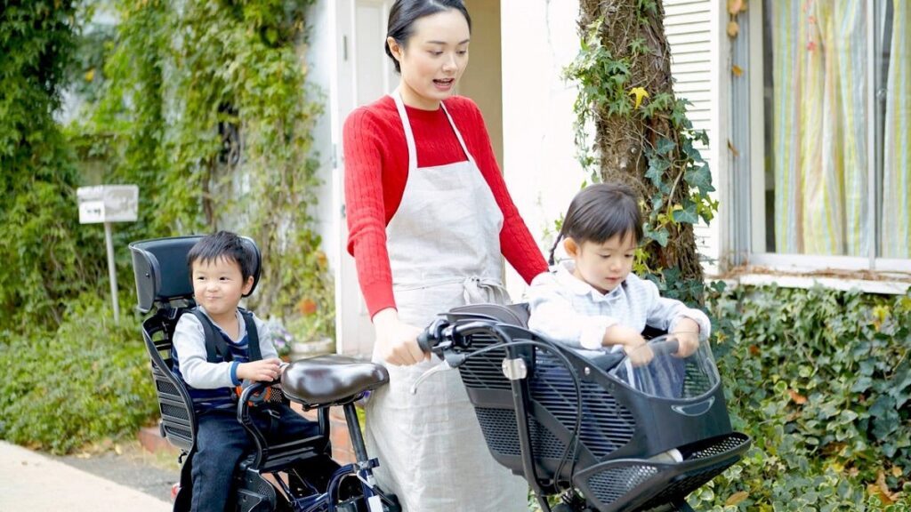Nhật Bản có thể nới lỏng quy định ghế xe đạp cho trẻ em tiểu học